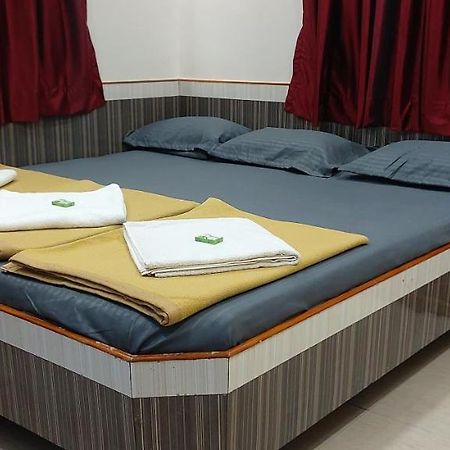 Sai Raghunandan Guest House Shirdi Dış mekan fotoğraf