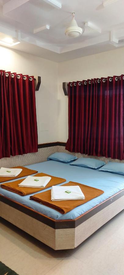 Sai Raghunandan Guest House Shirdi Dış mekan fotoğraf