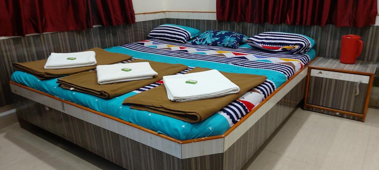 Sai Raghunandan Guest House Shirdi Dış mekan fotoğraf
