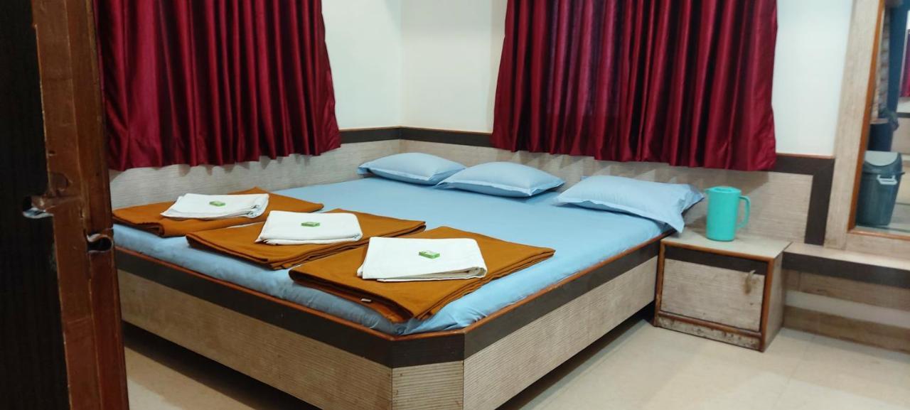 Sai Raghunandan Guest House Shirdi Dış mekan fotoğraf